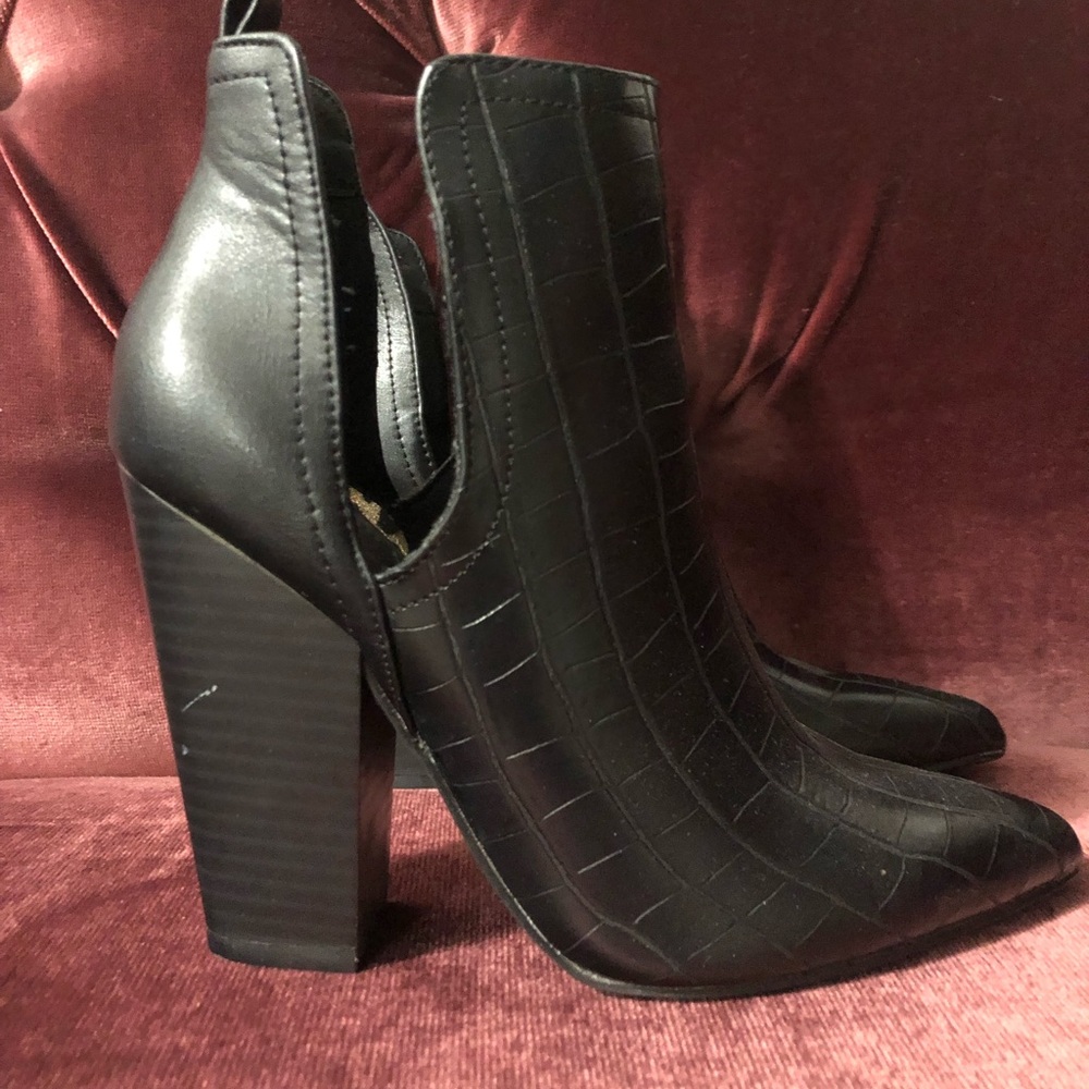 Heeled booties